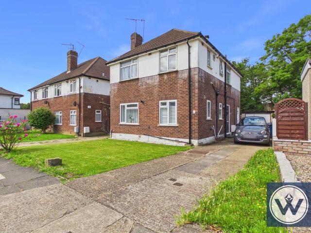 Flat for sale in London Borough of Ealing, Greater London