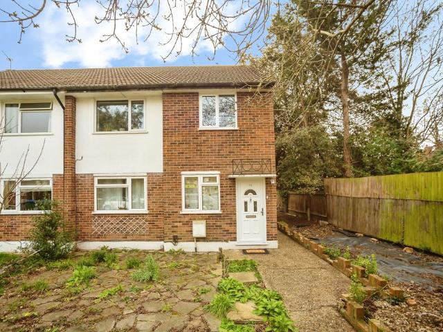 Flat for sale in North Cray, Greater London