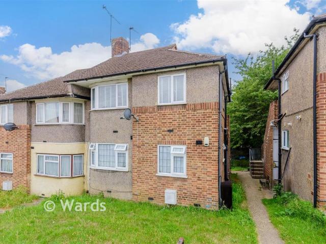 Flat for sale in Barnehurst, Greater London