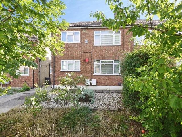 Flat for sale in Pilgrims' Hatch, Navestock Side