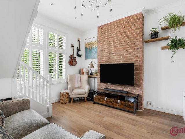Flat for sale in Palmers Green, Greater London