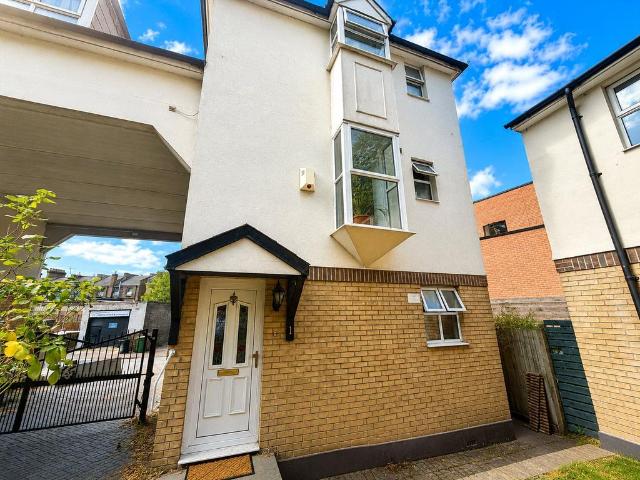 Flat for sale in London Borough of Lewisham, Greater London