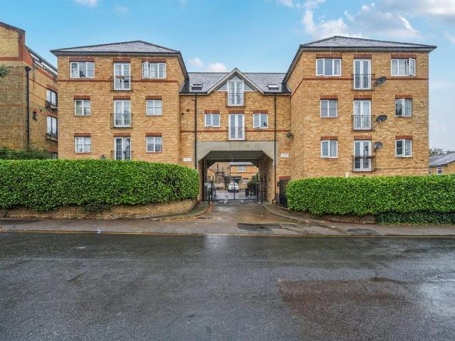 Flat for sale in Upper Sydenham, Greater London