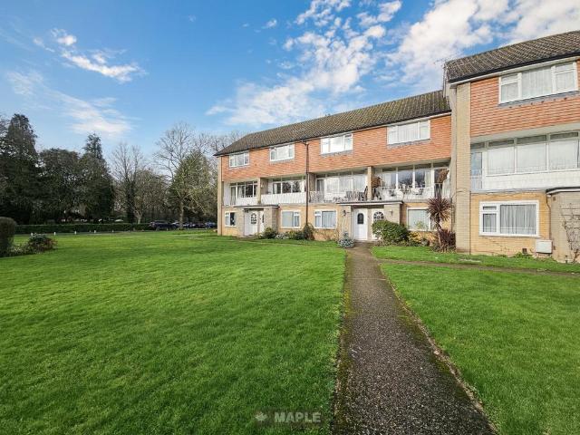 Flat for sale in Ickenham, Greater London