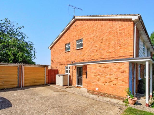 Flat for sale in Birch Hill, Bracknell
