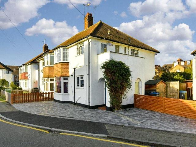 Flat for sale in Surbiton, Greater London