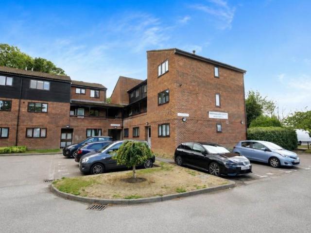 Flat for sale in Hatfield, Fretherne