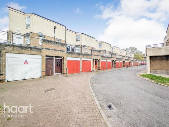 Flat for sale in London Borough of Croydon, Greater London