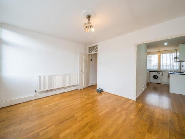 Flat for sale in Old Kent Road, Greater London