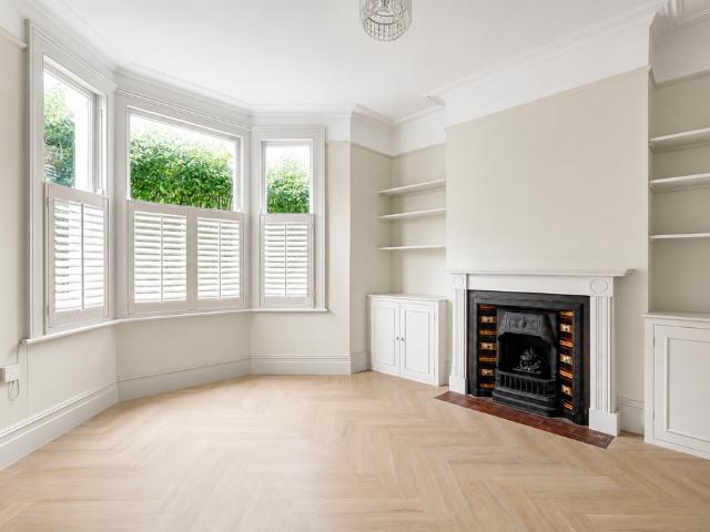 Flat for sale in Wandsworth, Greater London
