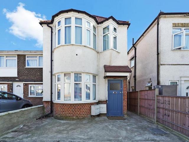 Flat for sale in Sudbury, Greater London