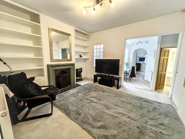 Flat for sale in Brunswick Park, Greater London
