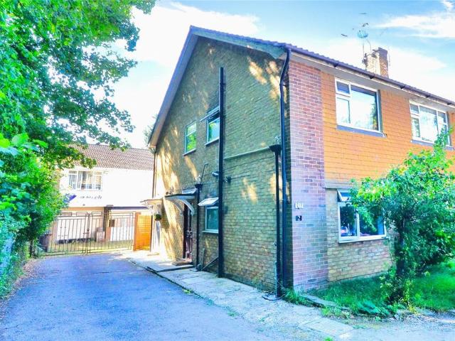 Flat for sale in Hillview, Surrey