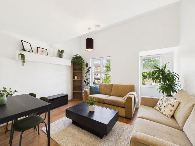 Flat for sale in Old Kent Road, Greater London