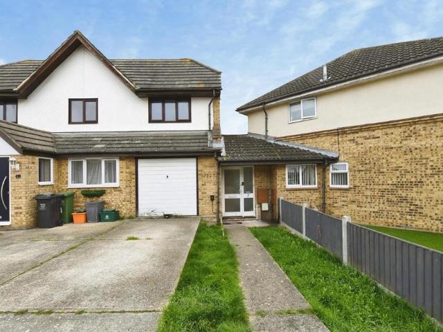 Flat for sale in Bowers Gifford, Essex