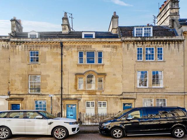 Flat for sale in Kingsmead, Bath