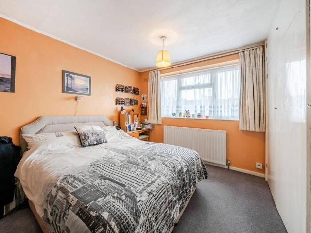 Flat for sale in Brook Green, Greater London