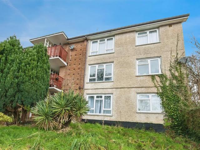 Flat for sale in Beacon Heath, Watergate