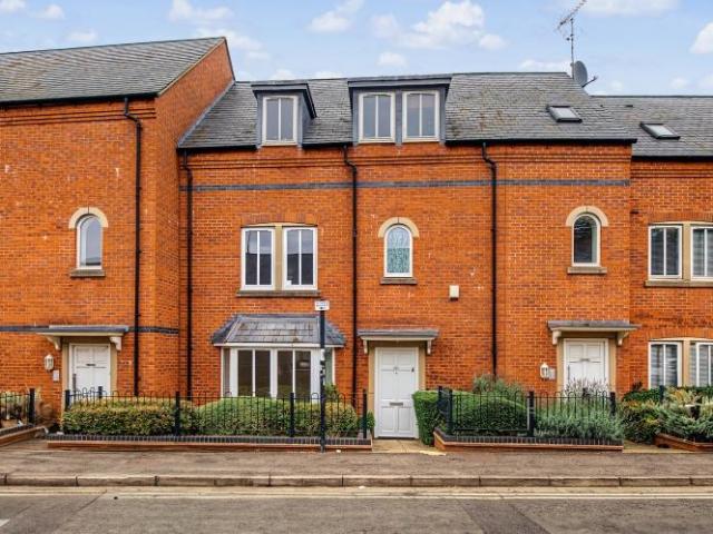 Flat for sale in Evershot, Oxfordshire