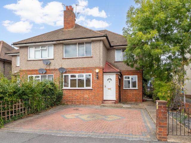 Flat for sale in Benhilton, Greater London