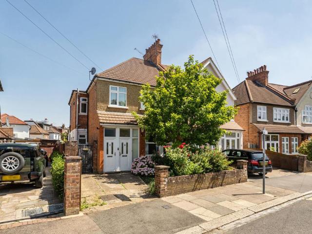Flat for sale in Wealdstone, Greater London