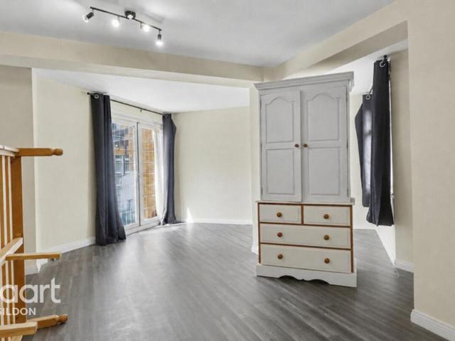 Flat for sale in Bowers Gifford, Basildon
