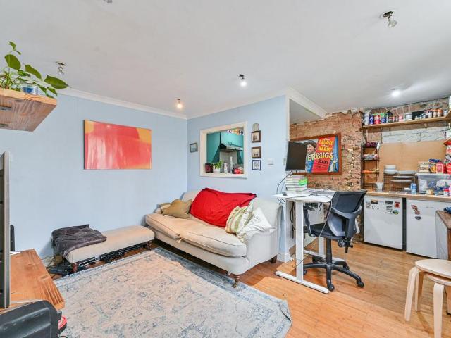 Flat for sale in London Borough of Lewisham, New Cross