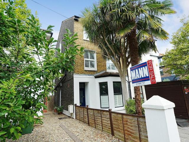 Flat for sale in Penge, Greater London