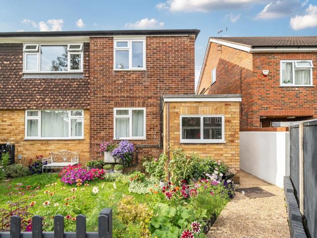 Flat for sale in Ruislip, Eastcote
