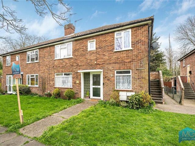 Flat for sale in London Borough of Barnet, Greater London