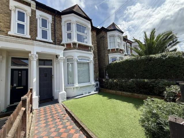 Flat for sale in London Borough of Lewisham, Greater London