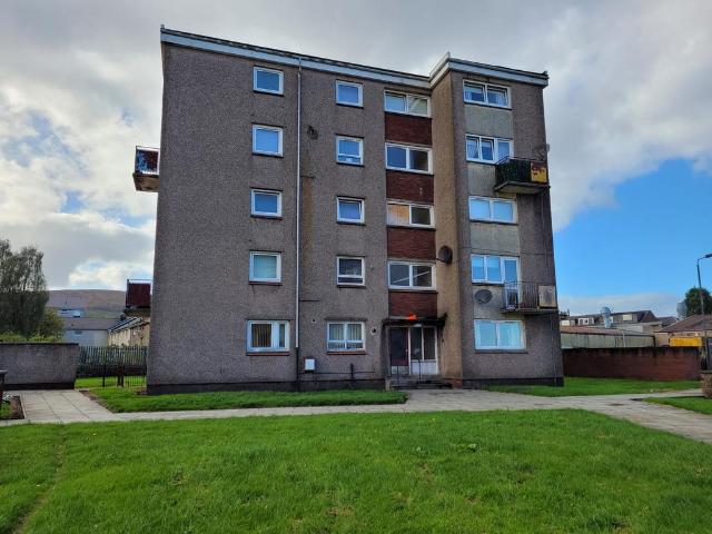 Flat for sale in Alexandria, Scotland