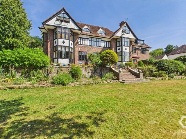 Flat for sale in Perryfields, West Sussex