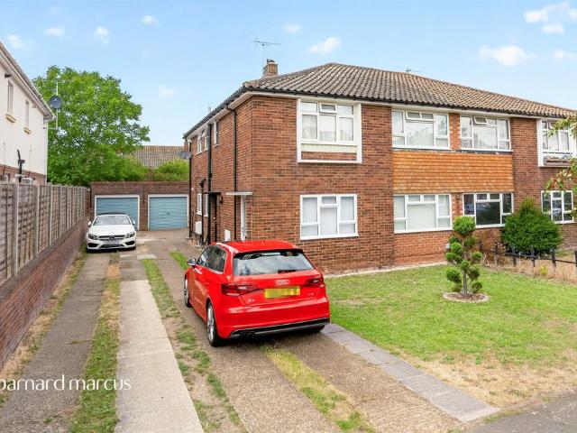 Flat for sale in Woodcote, Epsom