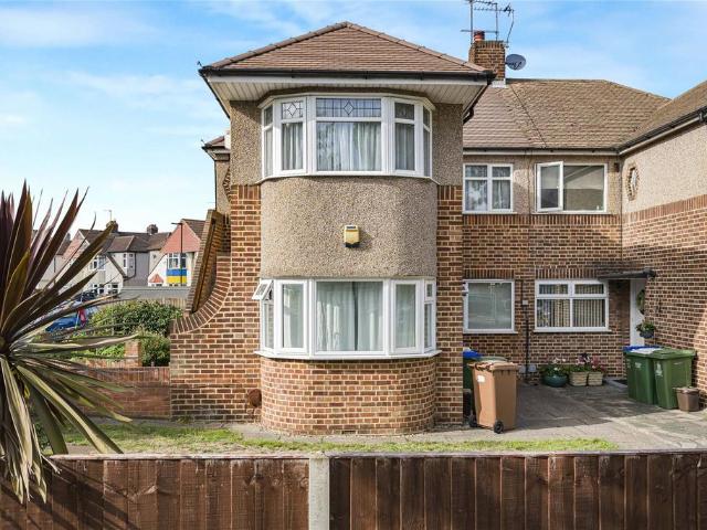 Flat for sale in Belle Grove, Greater London
