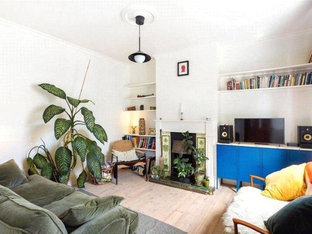 Flat for sale in London Borough of Croydon, Thornton Heath
