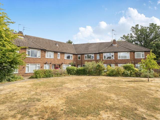 Flat for sale in Eastcote, Greater London