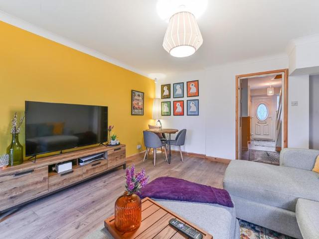Flat for sale in London Borough of Croydon, South Norwood