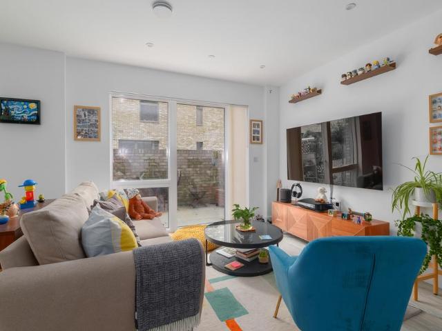 Flat for sale in London Borough of Lewisham, Greater London