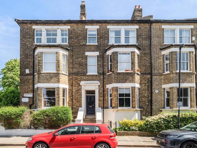 Flat for sale in Tulse Hill, Greater London