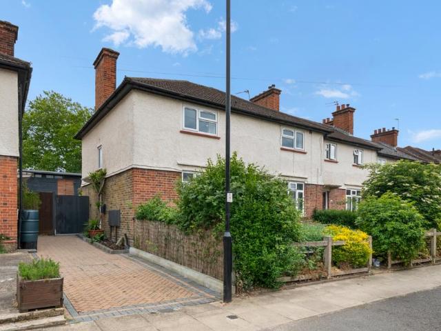 Flat for sale in London Borough of Ealing, Hanwell