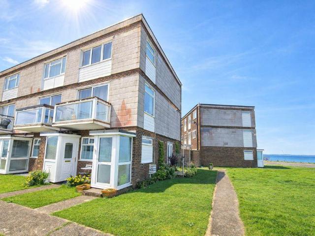 Flat for sale in Lee-on-the-Solent, Middlecroft