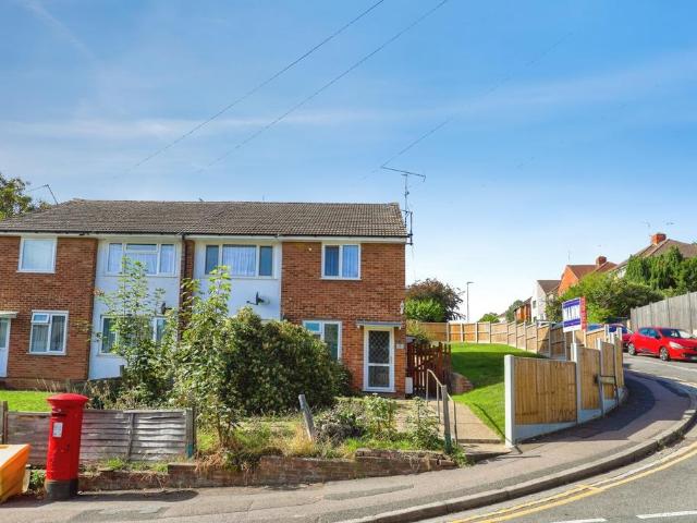 Flat for sale in Strood