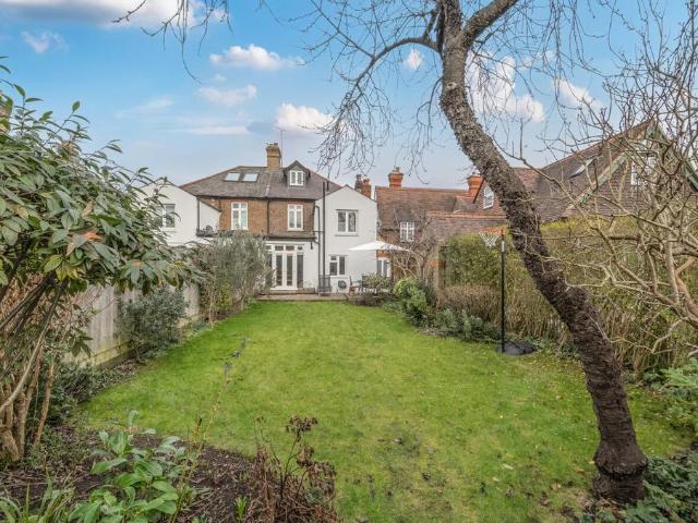 Flat for sale in Southlea, Datchet