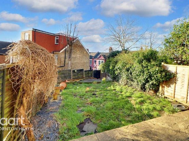 Flat for sale in London Borough of Croydon, Upper Norwood
