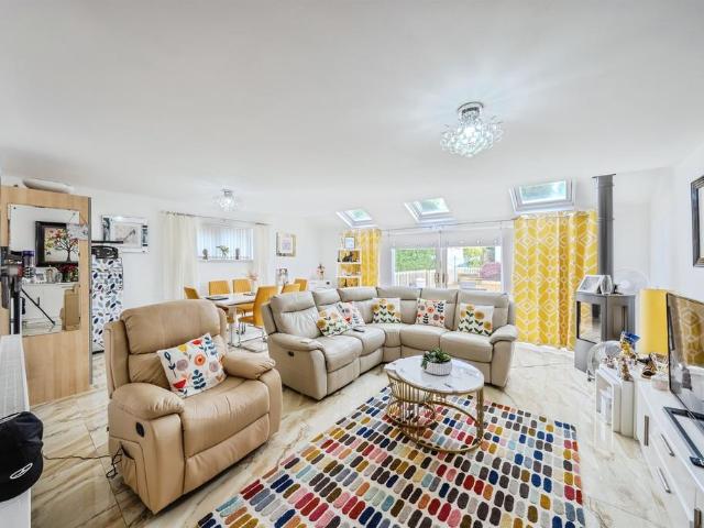 Flat for sale in Porthcawl, Nottage
