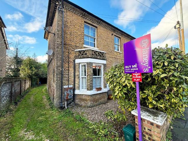 Flat for sale in Navestock Side, Essex
