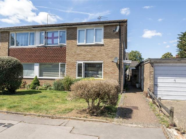 Flat for sale in Aperfield, Greater London