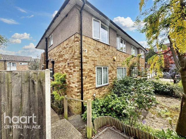 Flat for sale in London Borough of Bromley, Greater London