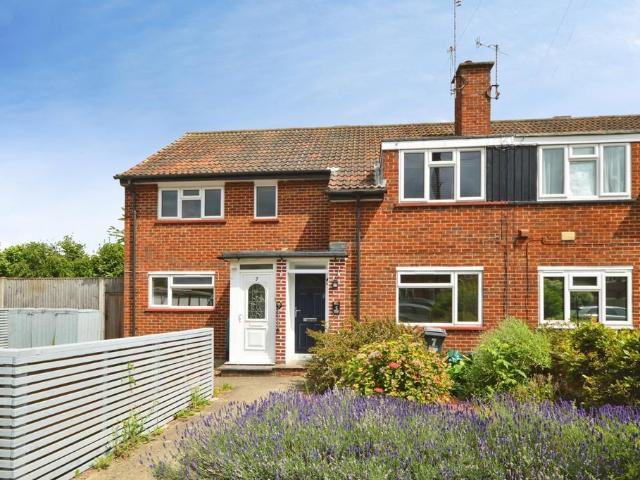Flat for sale in London Borough of Hounslow, Greater London
